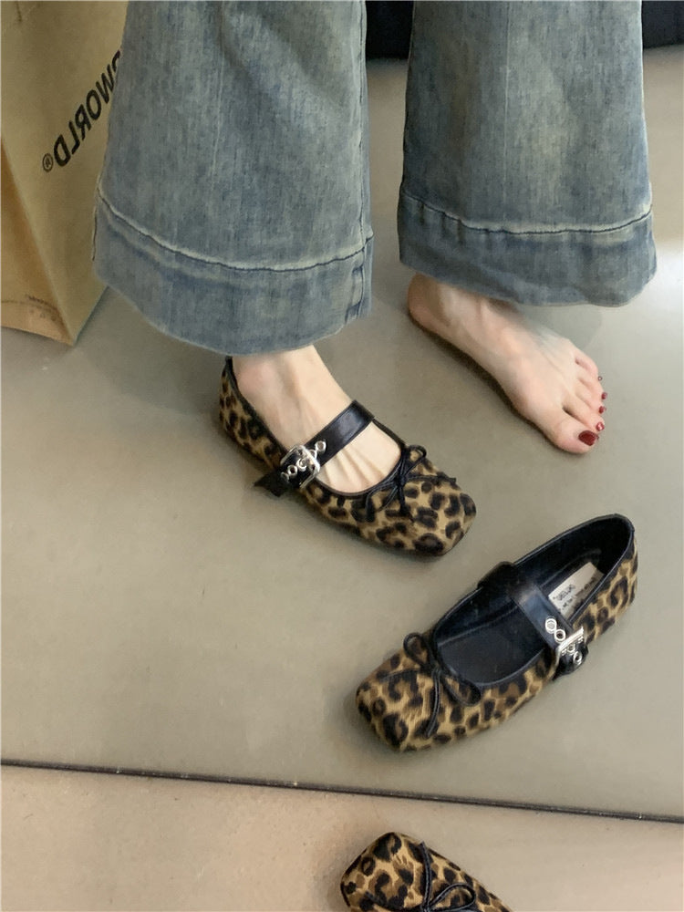 Damen Ballerinas aus weichem Wildleder mit verstellbarem Riemen und dekorativer Schleife R&B