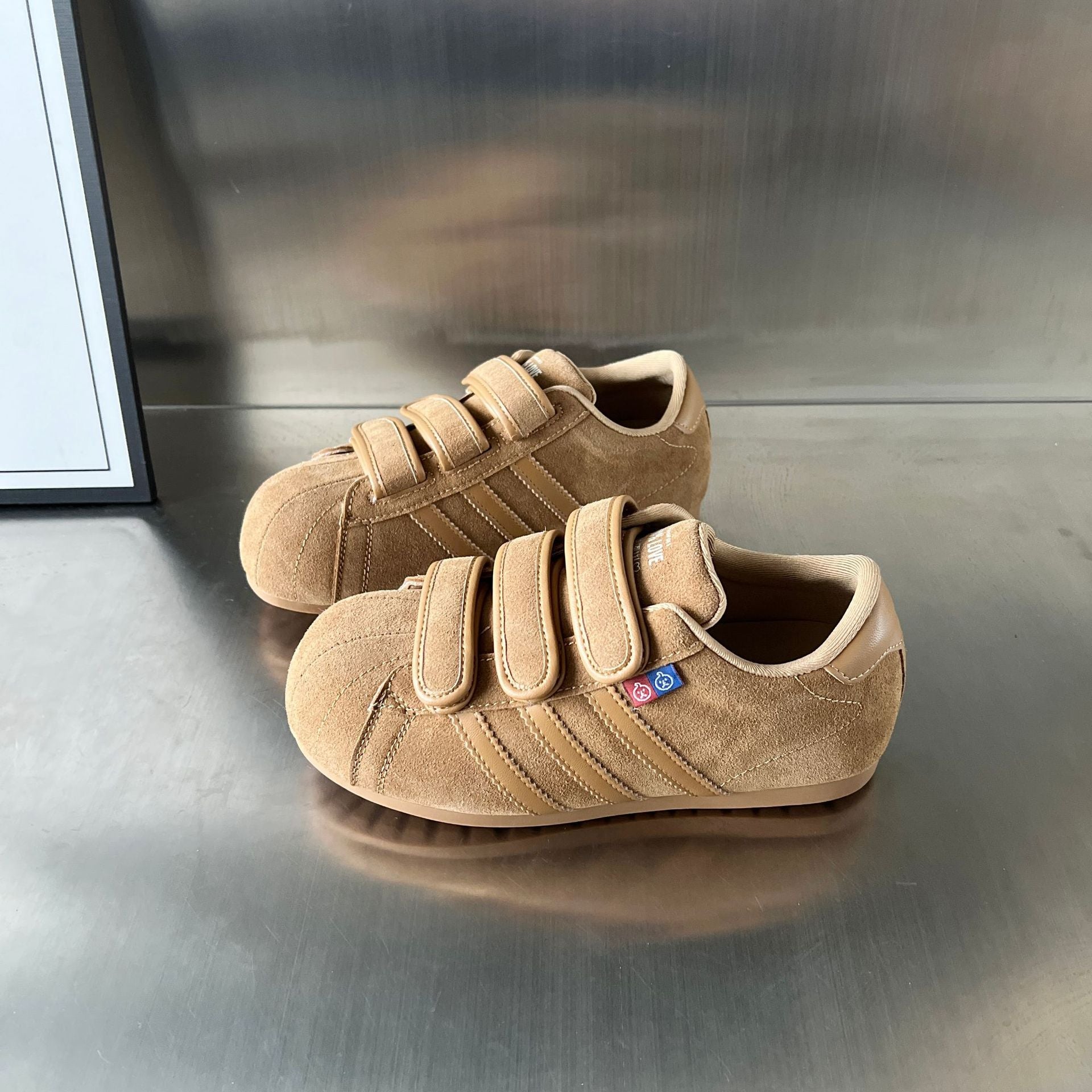 Damen Sportliche Sneakers mit praktischem Klettverschluss aus hochwertigem Wildleder R&B