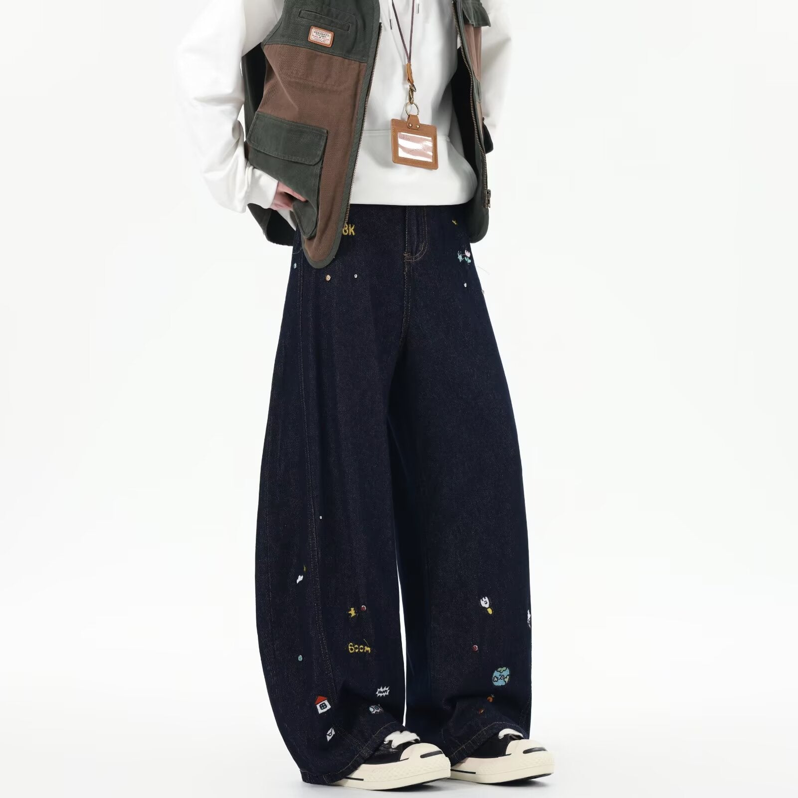 Damen Weit geschnittene Jeans mit bunten Stickereien