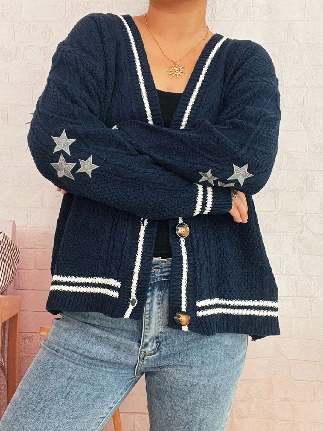 Damen gemütliche Strickjacke mit Sternen-Applikationen und modernen Details R&B