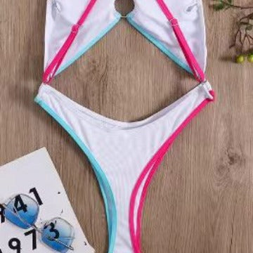 Damen Badeanzug mit verführerischem Cut-Out und modischen Akzenten R&B