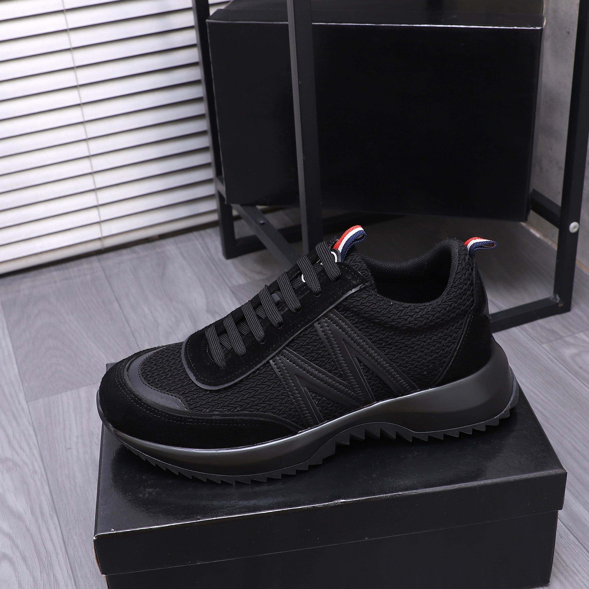 Damen Atmungsaktive Freizeitsneaker mit rutschfester Sohle und modischem Profile von R&B