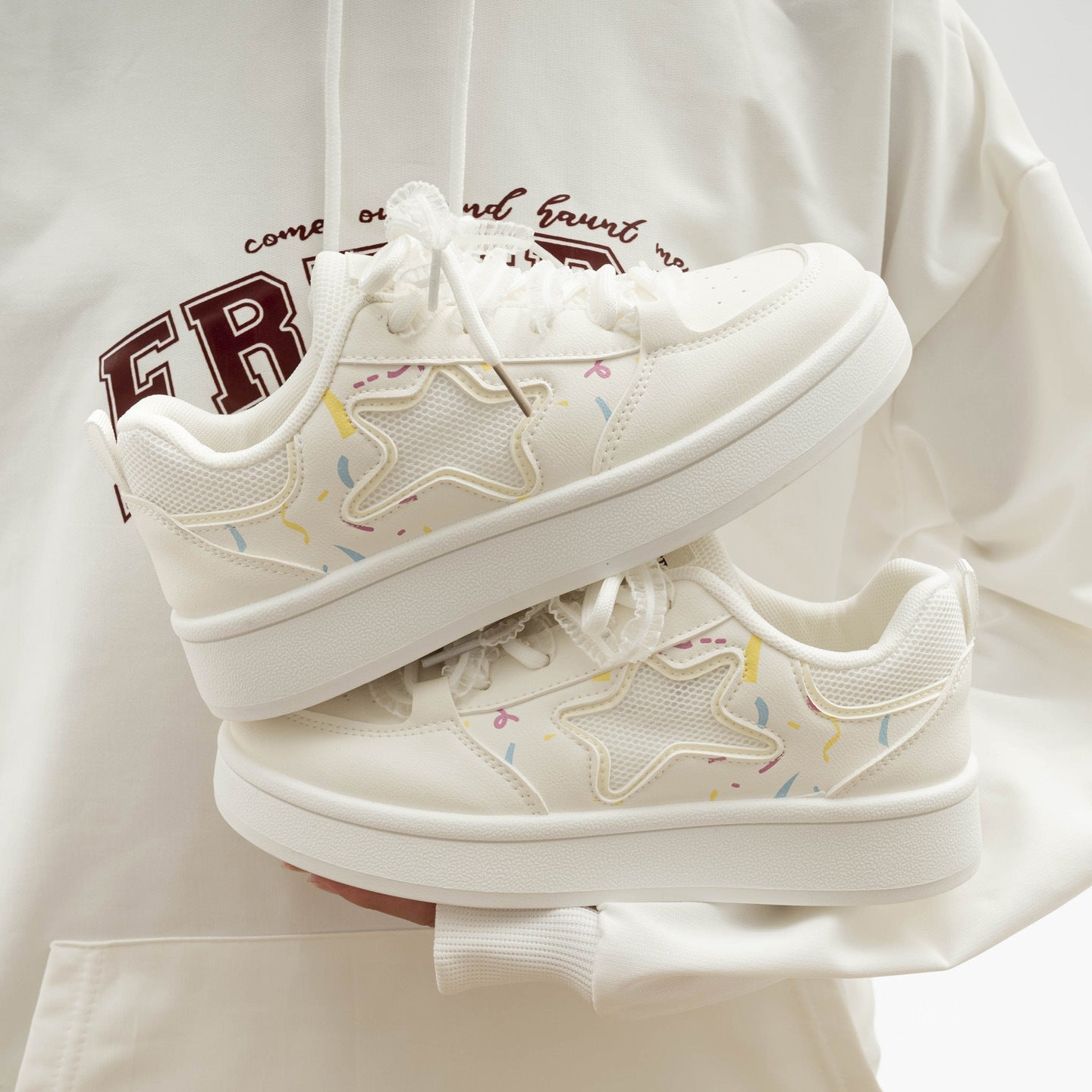 Damen Sportliche Freizeitsneaker mit verspieltem Sternenmotiv und atmungsaktiver Mesh-Textur