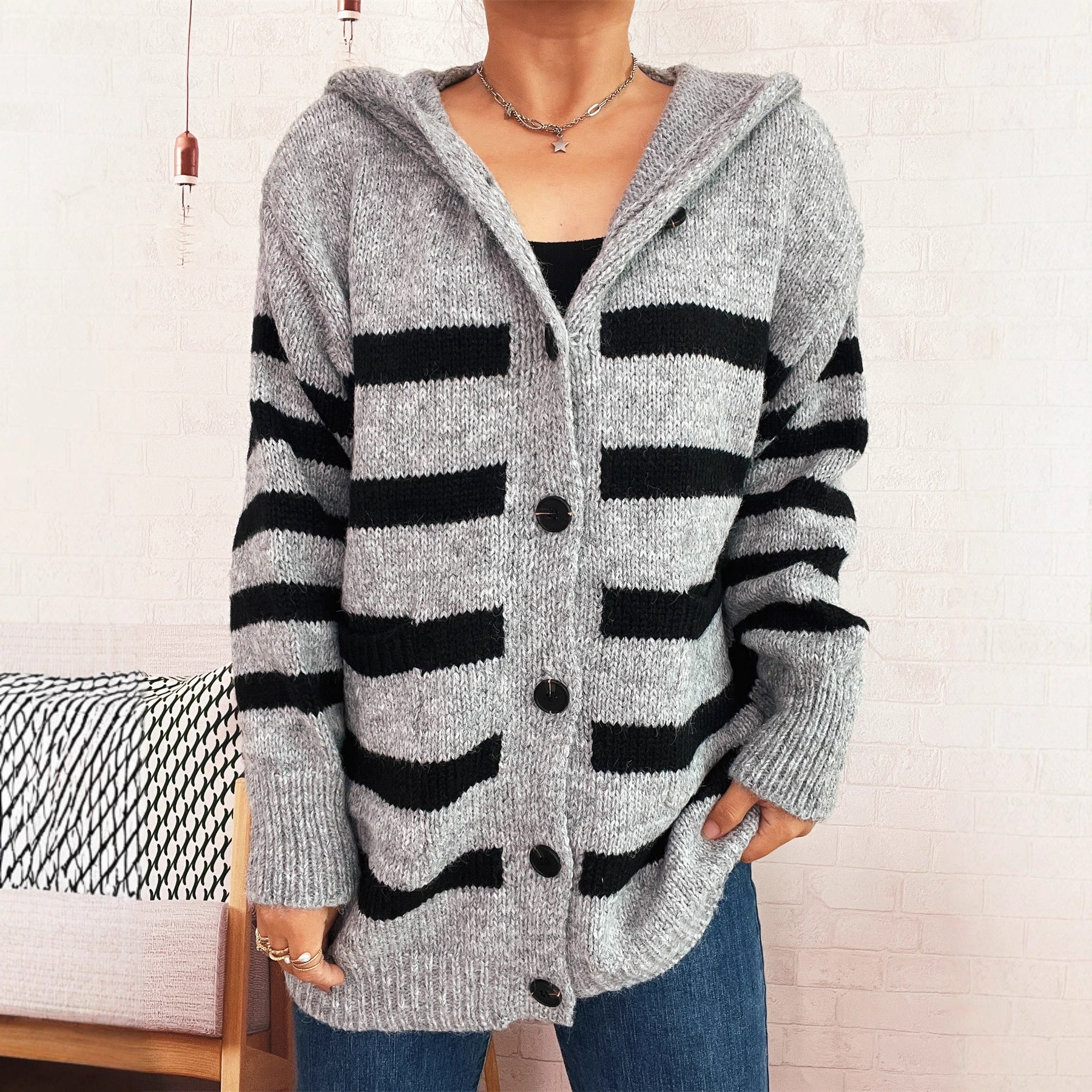 Damen oversized Strickjacke mit kontrastierenden Streifen und Kapuze R&B