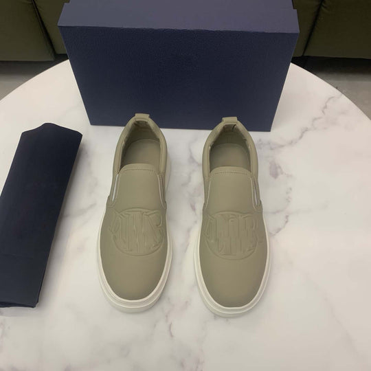 Damen Slip-On Sneakers mit modischem Logo-Detail und rutschfester Sohle R&B