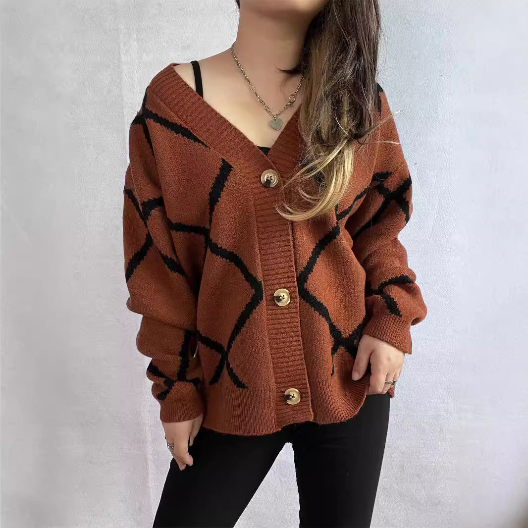 Damen Strickjacke mit modernem geometrischem Muster und hochwertigen Knopfdetails R&B