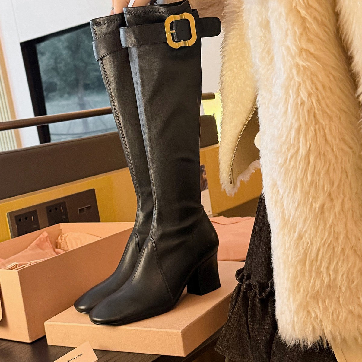 Damen elegante Overknee-Stiefel mit dekorativem Schnallenverschluss und moderner Blockabsatz