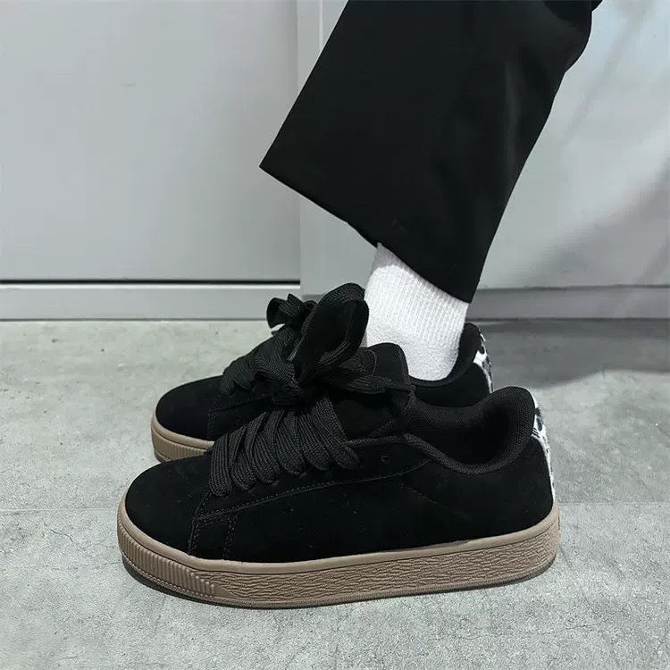 Damen Sneaker aus weichem Wildleder mit rutschfester Sohle