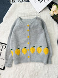 Damen Strickjacke mit fruchtigem Motiv und Knopfdetails R&B