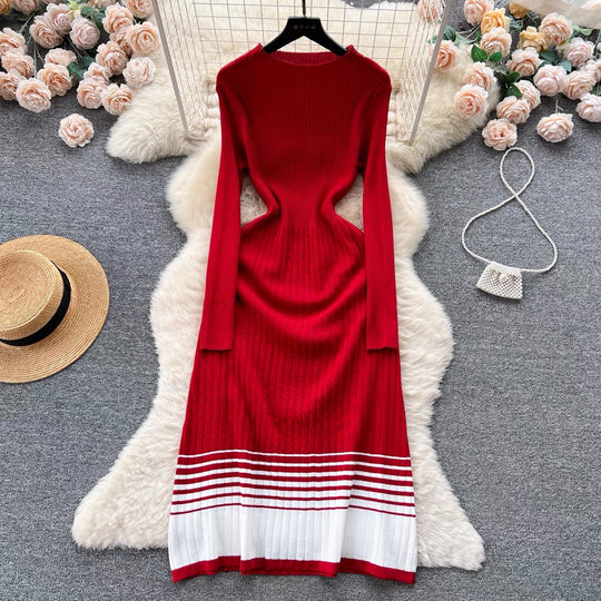 Damen Strickkleid mit hohem Kragen und raffiniertem Streifenmuster R&B