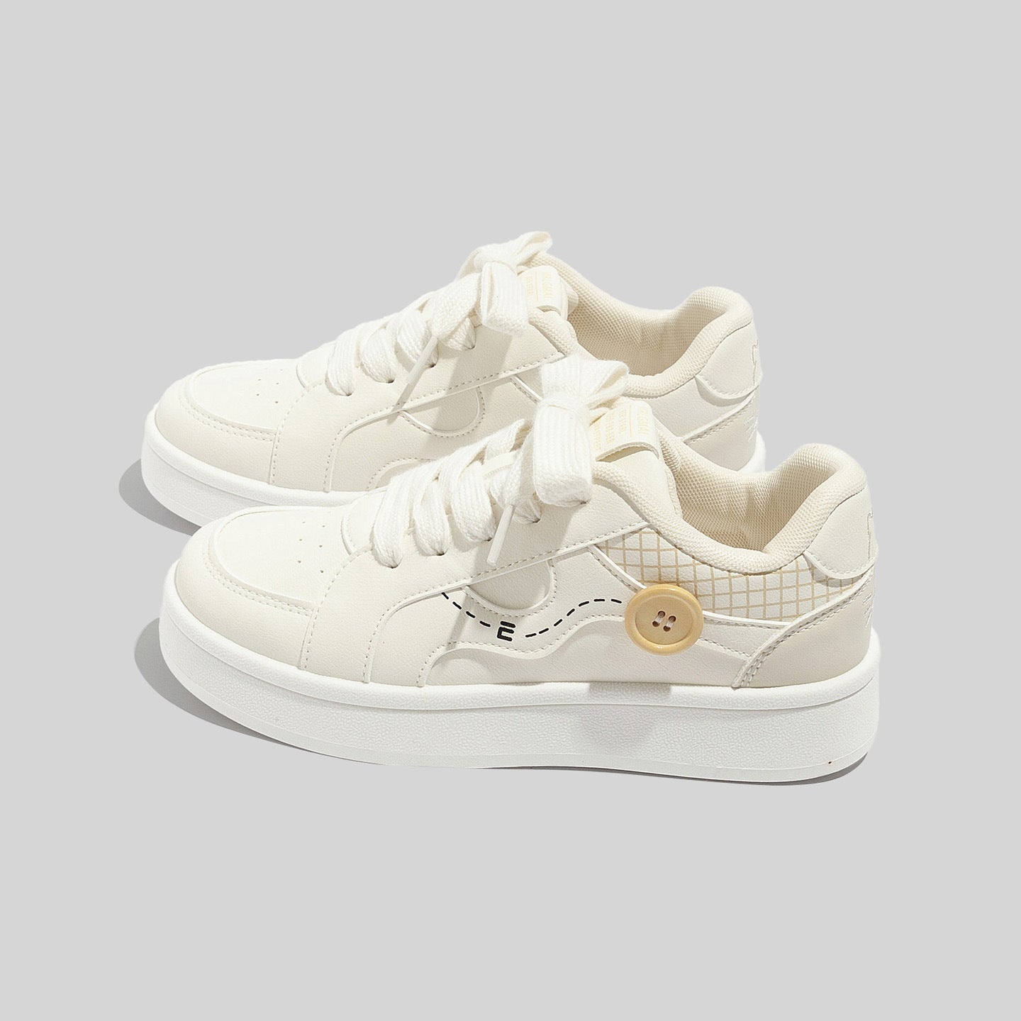 Damen Modische Freizeitschuhe mit einzigartigen Knopf-Details