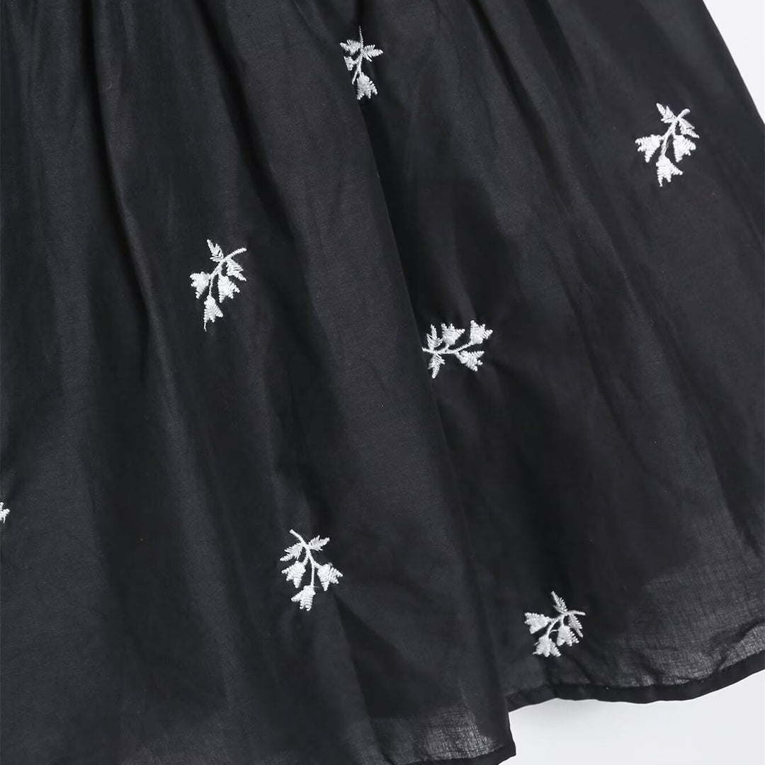 Damen Sommerkleid mit feinen Stickereien und verstellbaren Trägern R&B