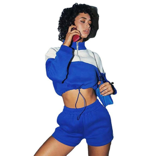 Damen modernes Sportoberteil mit kurzem Schnitt und dazu passender Shorts R&B