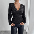 Damen nan tailliertes Langarm-Shirt mit tiefem Spitzen-Dekolleté, Raffung und Kristallbesatz R&B