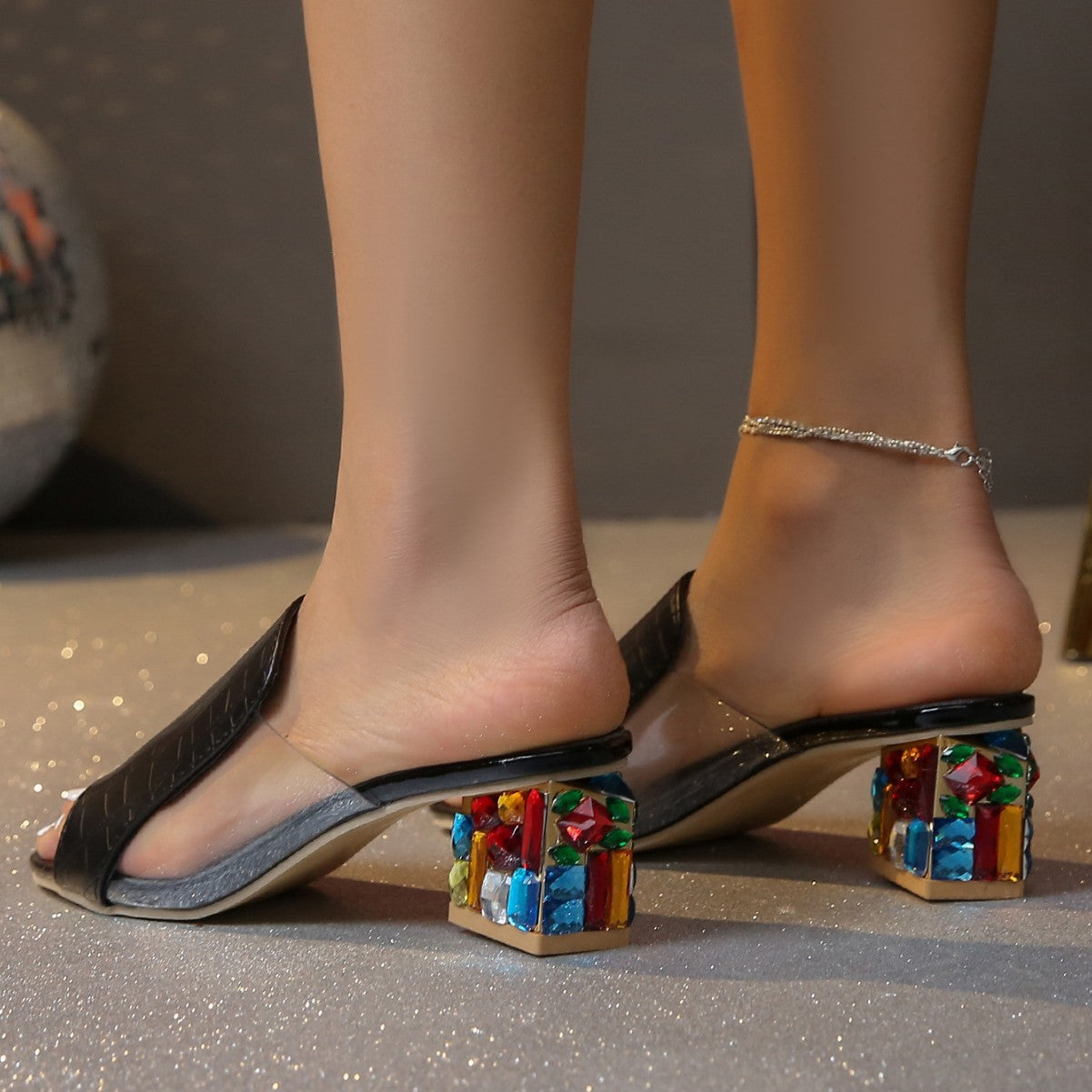 Damen Mules mit buntem Blockabsatz und eleganter Oberflächenstruktur