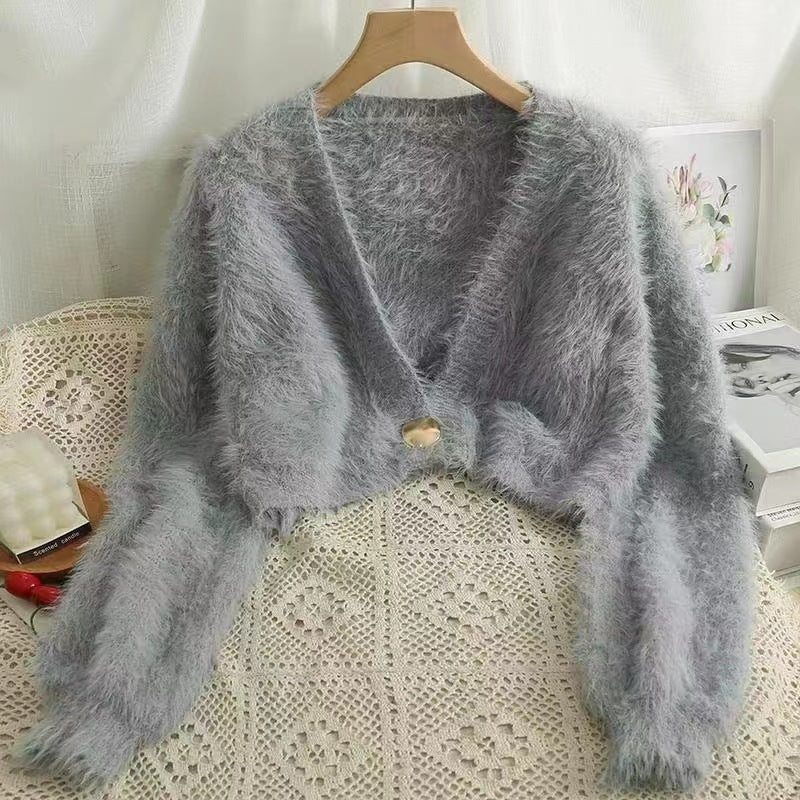 Damen Flauschige Kurzstrickjacke mit V-Ausschnitt und Knopfdetail R&B