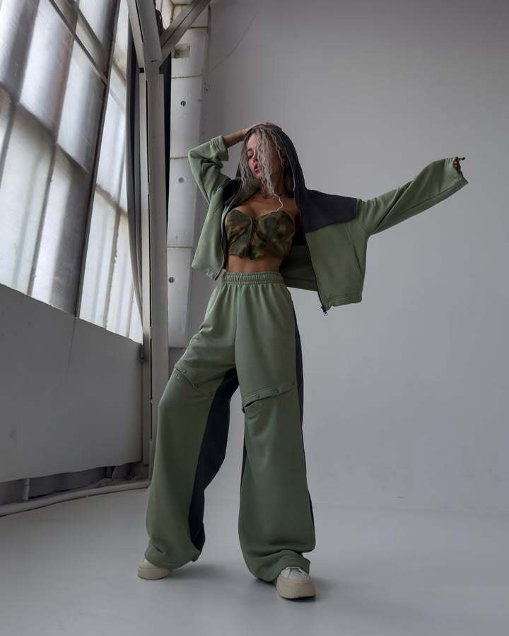 Damen Urbaner Sportanzug mit lässiger Jacke und weiten Hosen R&B