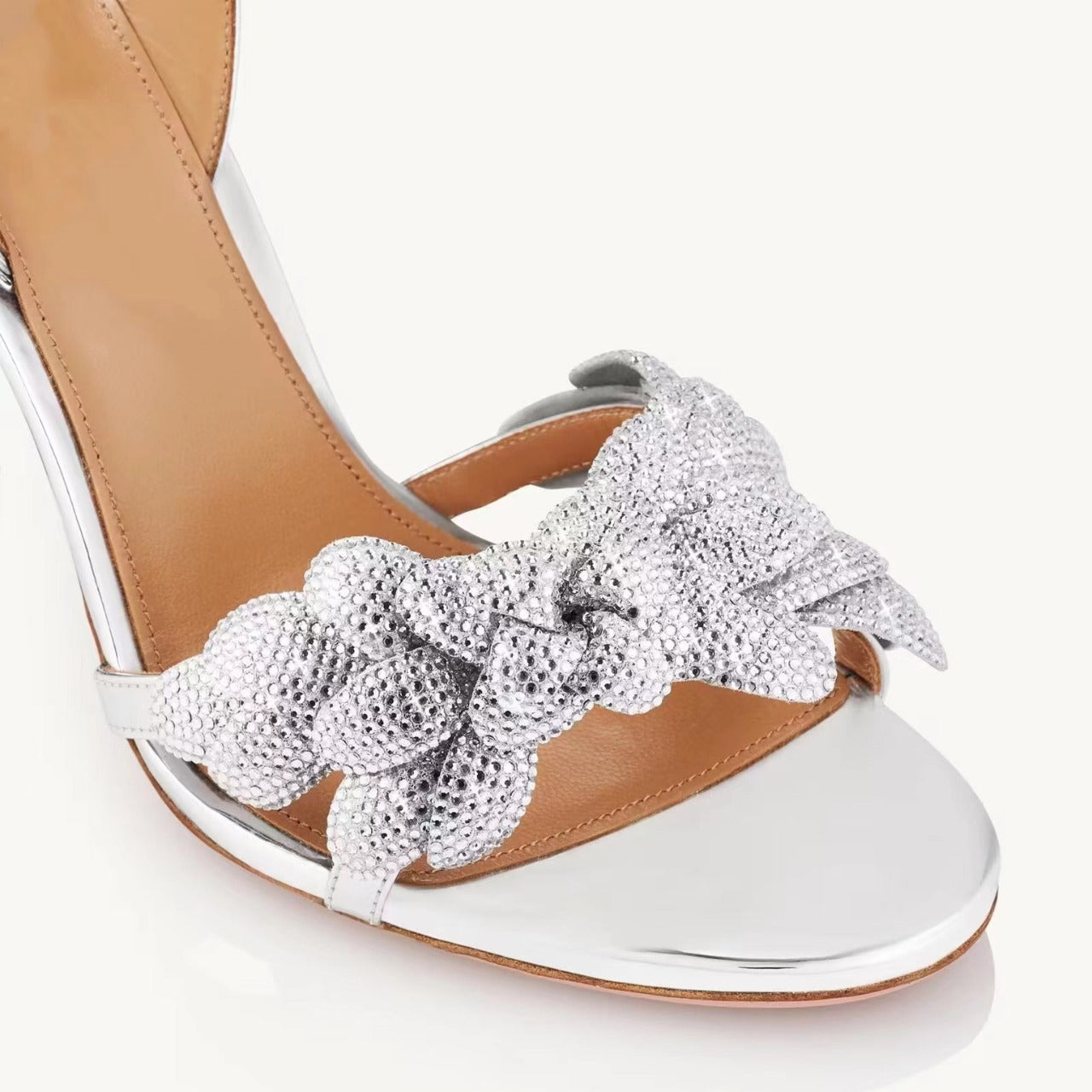 Femme Strappy High-Heeled Sandalen mit dekorativen Knotendetails R&B