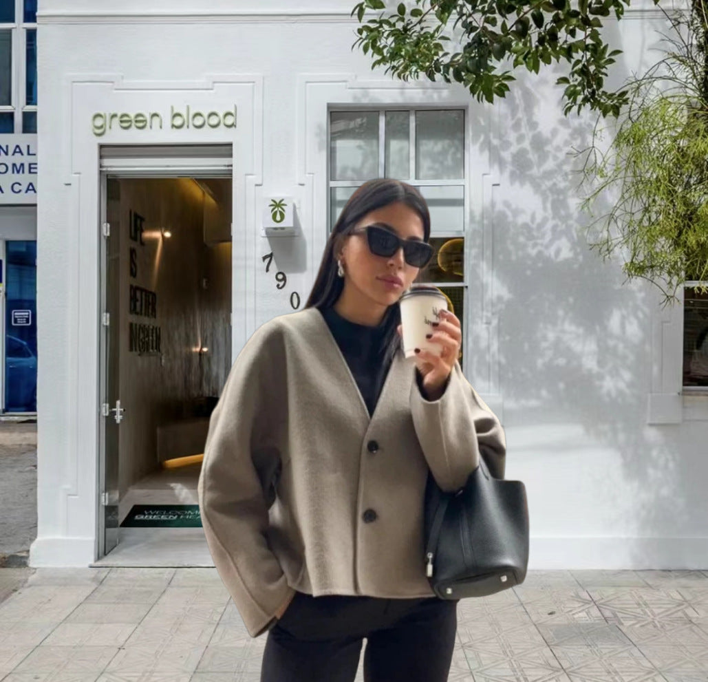 Damen kurze Strickjacke mit eleganten Knöpfen und weitem Schnitt R&B