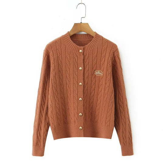 Damen Strickjacke mit elegantem Zopfmuster und Perlenknöpfen R&B