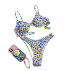 Damen Bademode mit floralem Design und raffinierten Trägern