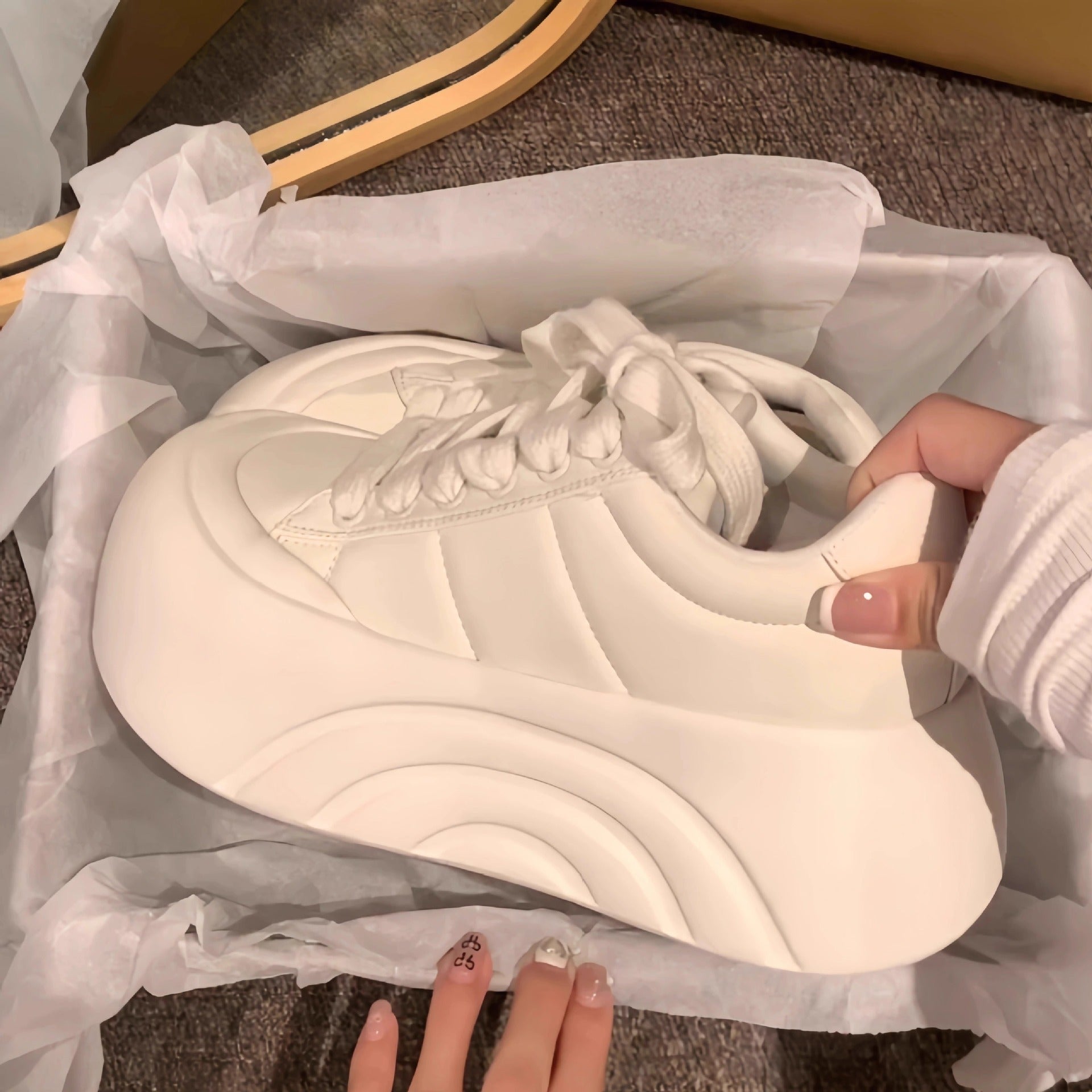 Damen Sneaker mit innovativer dämpfender Sohle und stylishen Details