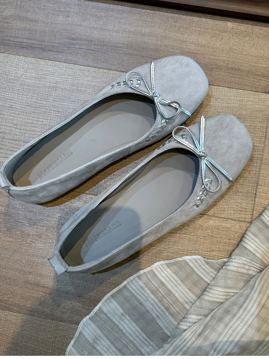 Damen Ballerinas aus weichem Veloursleder mit dekorativem Schleifendetail R&B