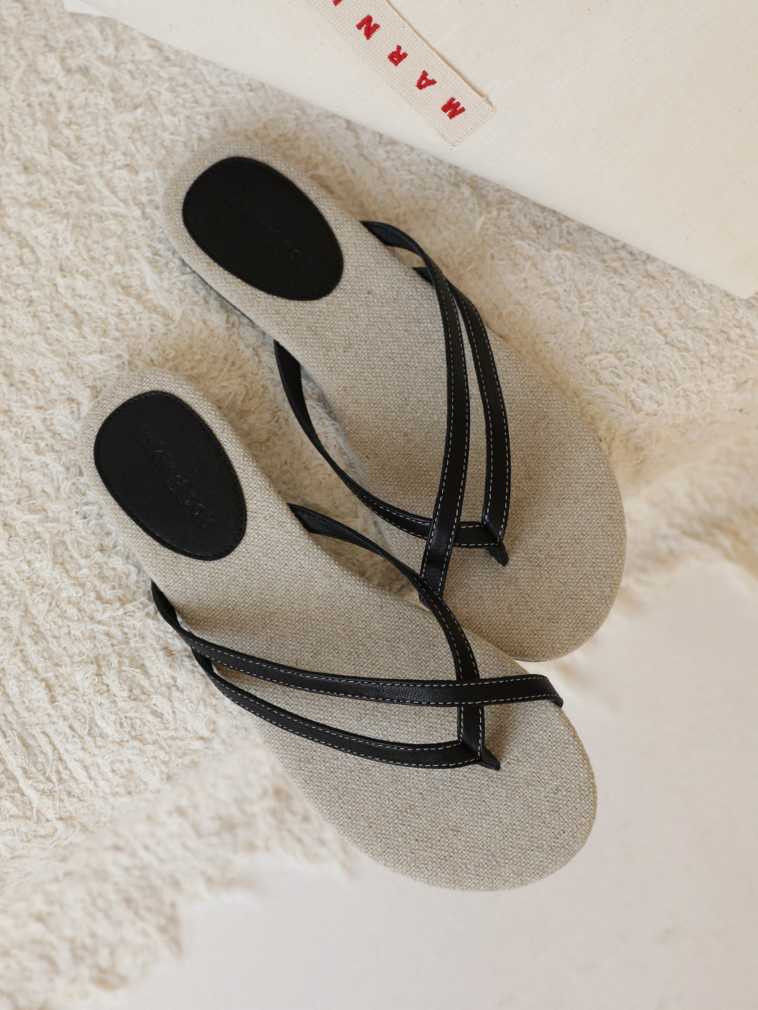 Damen Elegante und bequeme Zehentrenner mit weichem Fußbett R&B