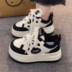 Damen Schnürsneaker mit modernen Design-Elementen und dämpfender Sohle