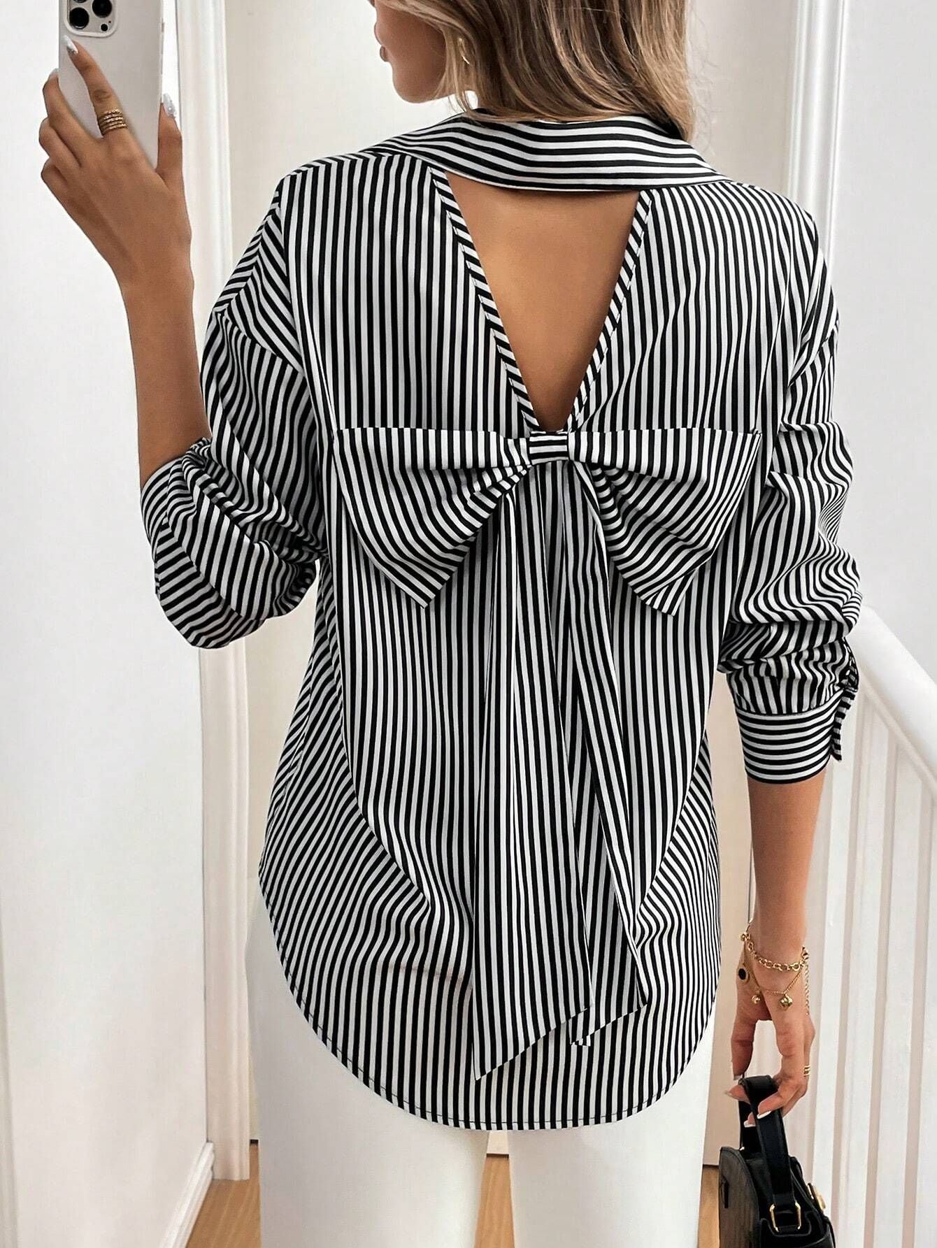 Damen gestreifte Bluse mit tiefer Rückenausschnitt und Schleifen-Detail R&B