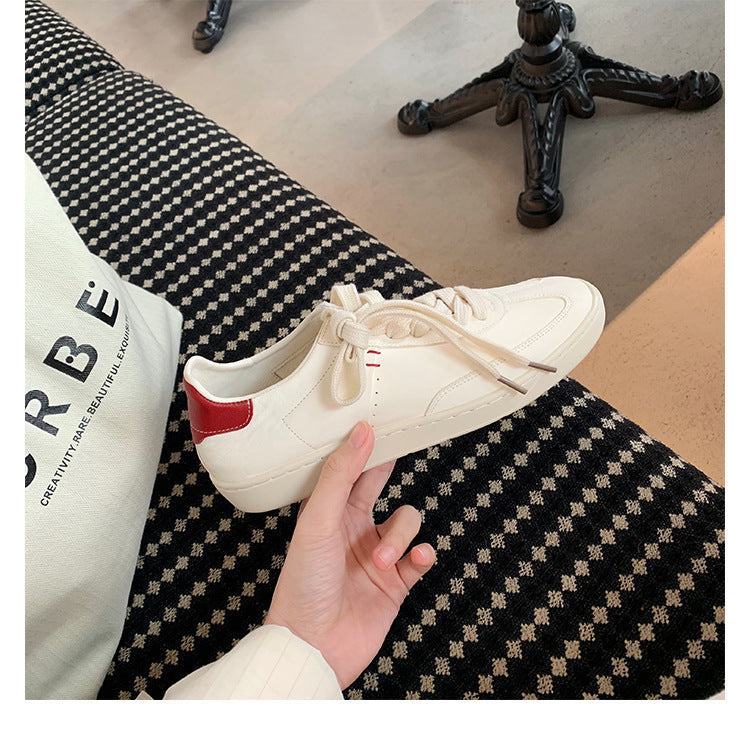 Damen Sportliche Sneaker mit minimalistischer Silhouette und atmungsaktiver Oberflächenstruktur R&B