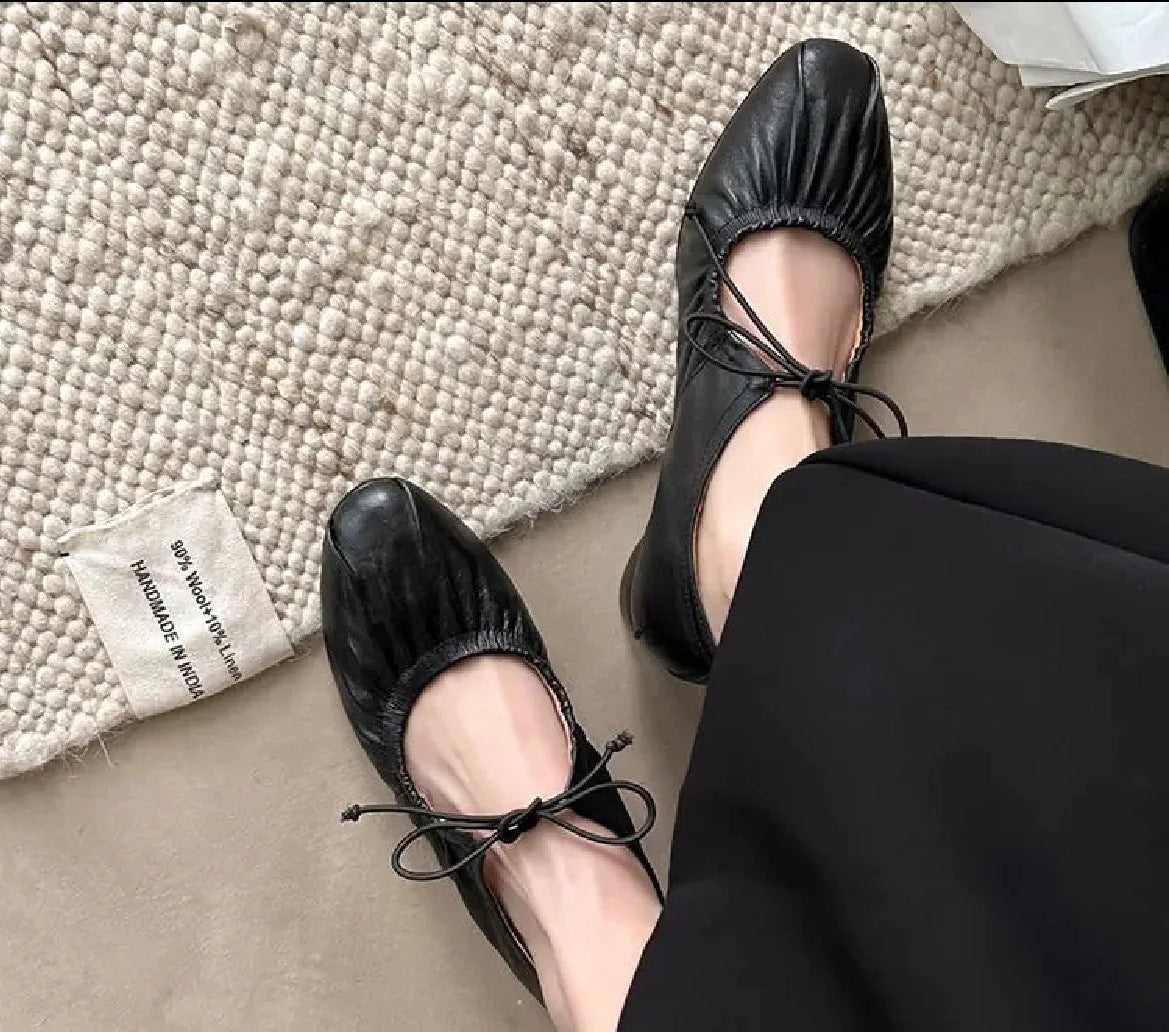 Damen Ballerina-Schuhe mit elegante Raffung und modischem Schnürdetail