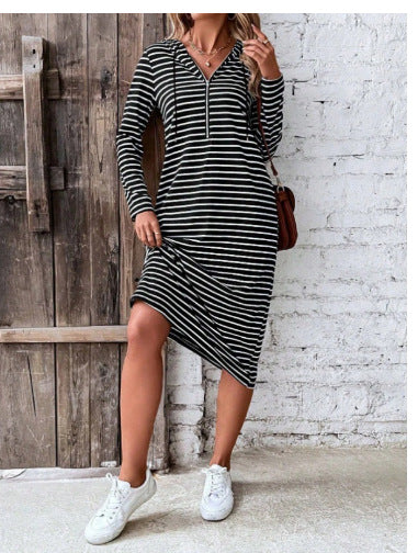 Damen Strickkleid mit Kapuze und seitlichen Taschen R&B