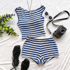 Damen Strand-Outfit mit gestreiftem Crop-Top und Shorts R&B