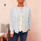 Damen Kuschelweich Strickjacke mit schönen Knöpfen und raffinierten Details R&B