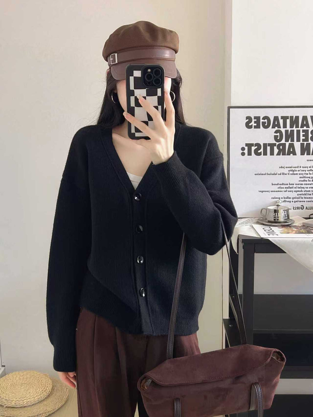 Damen Grob gestrickter Cardigan mit tiefem V-Ausschnitt und großen Knopfdetails R&B