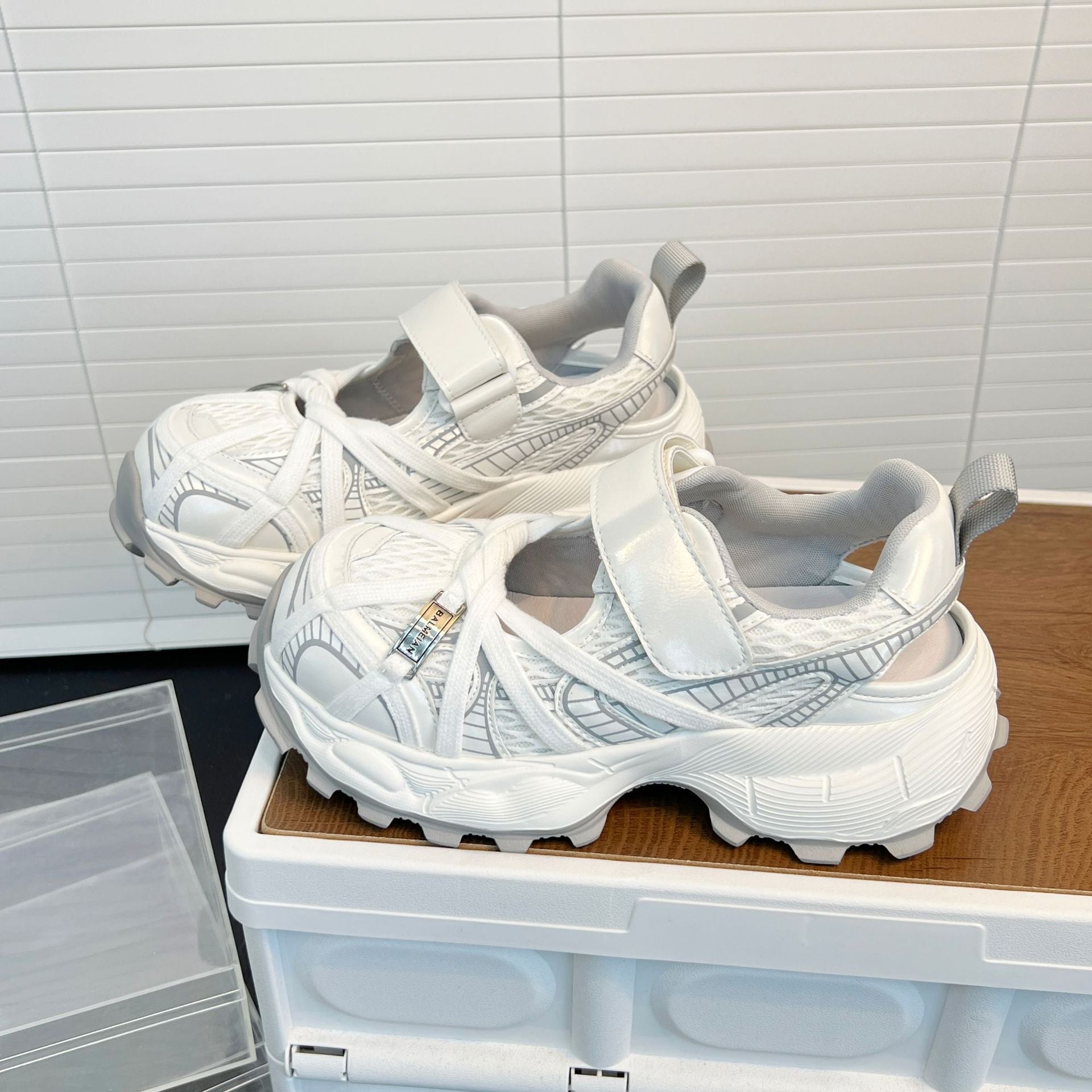 Damen Sportliche Lauf-Sneaker mit innovativem Klettverschluss und luftiger Mesh-Oberfläche R&B
