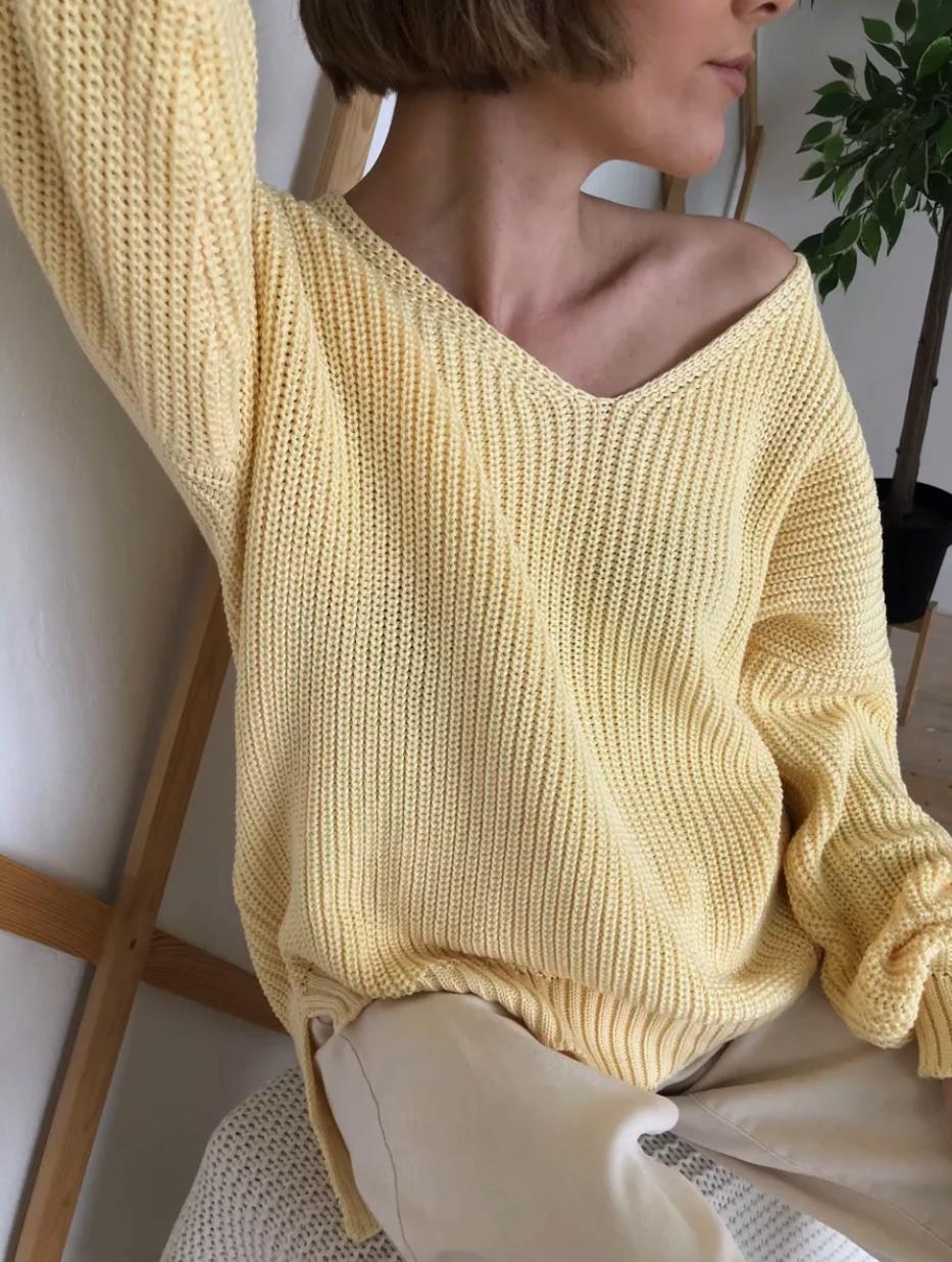 Damen lässiger Strickpullover mit tiefem V-Ausschnitt und seitlichen Schlitzen R&B