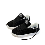 Damen Sneakers aus weichem Wildleder mit klassischer Laufsohle