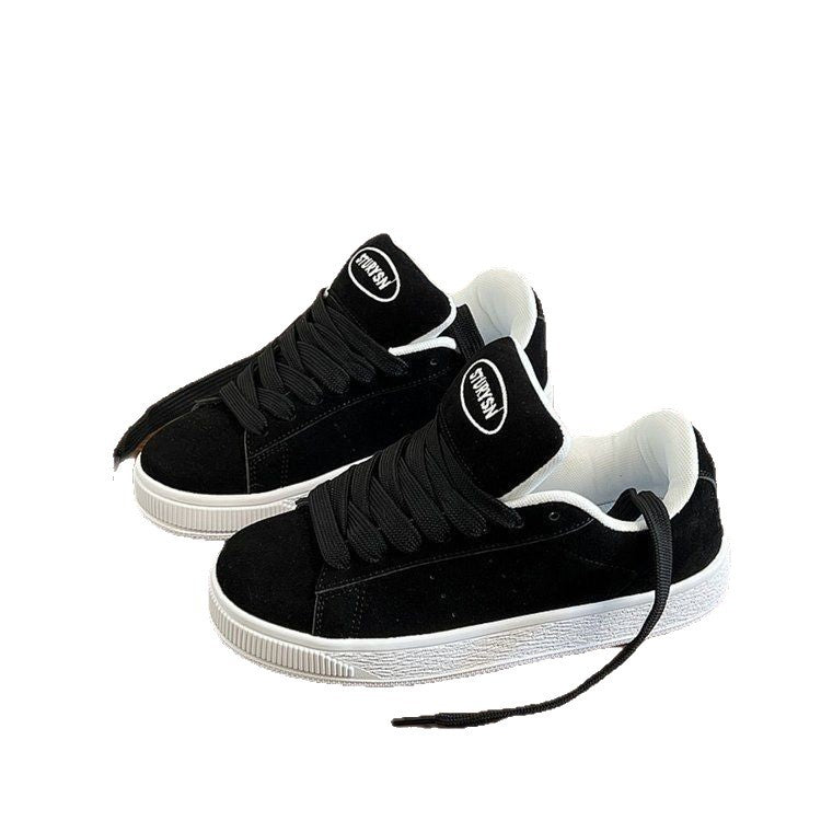 Damen Sneakers aus weichem Wildleder mit klassischer Laufsohle