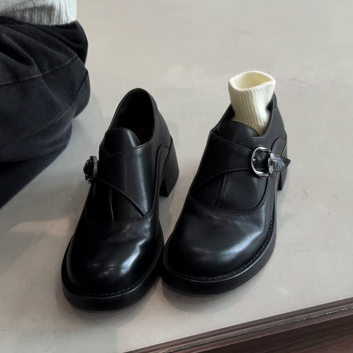 Damen Elegante Stiefeletten mit modischem Schnallen-Detail R&B