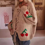 Damen Strickjacke mit verspieltem Kirschmotiv und einzigartiger Bindefront R&B