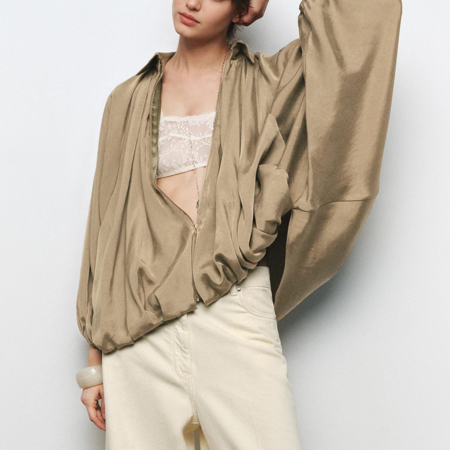 Damen Oversize Satinjacke mit Reißverschluss und elastischem Bündchen R&B