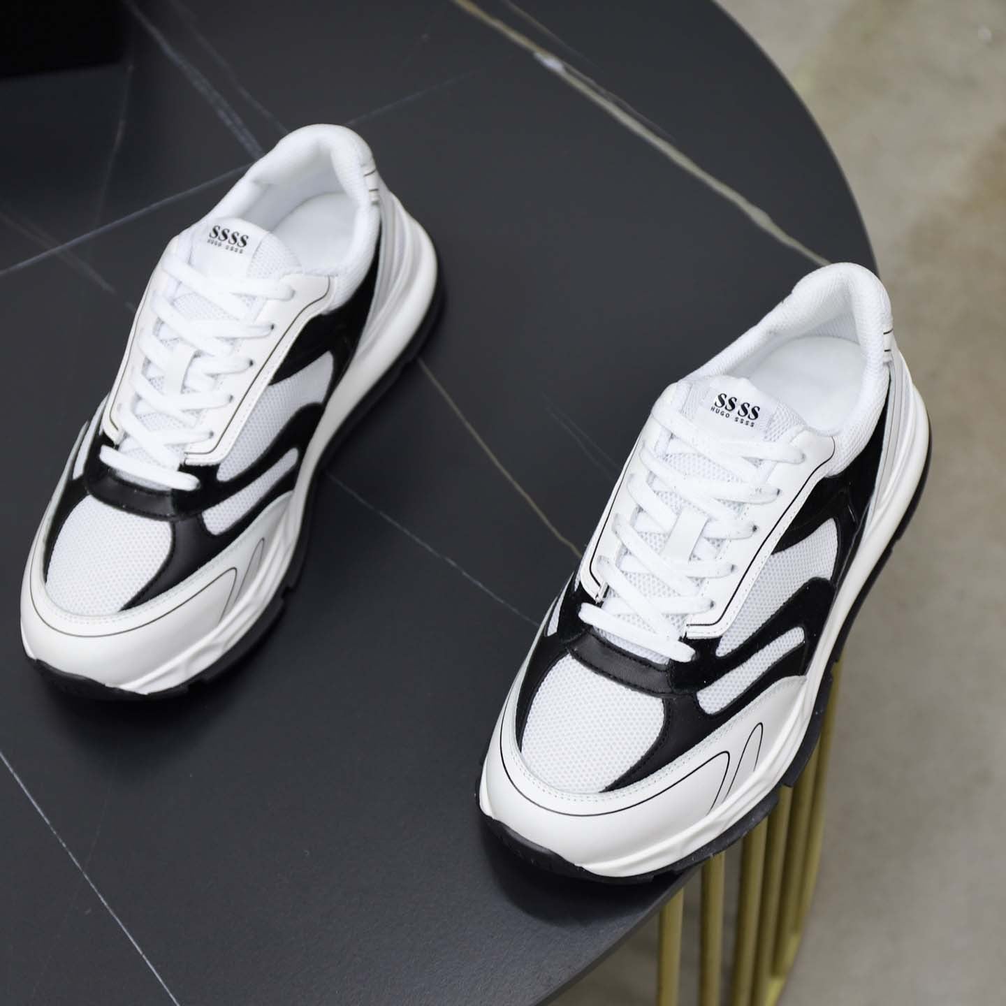Damen Sportliche Sneakers mit atmungsaktiver Netzstruktur und modernen Akzenten R&B