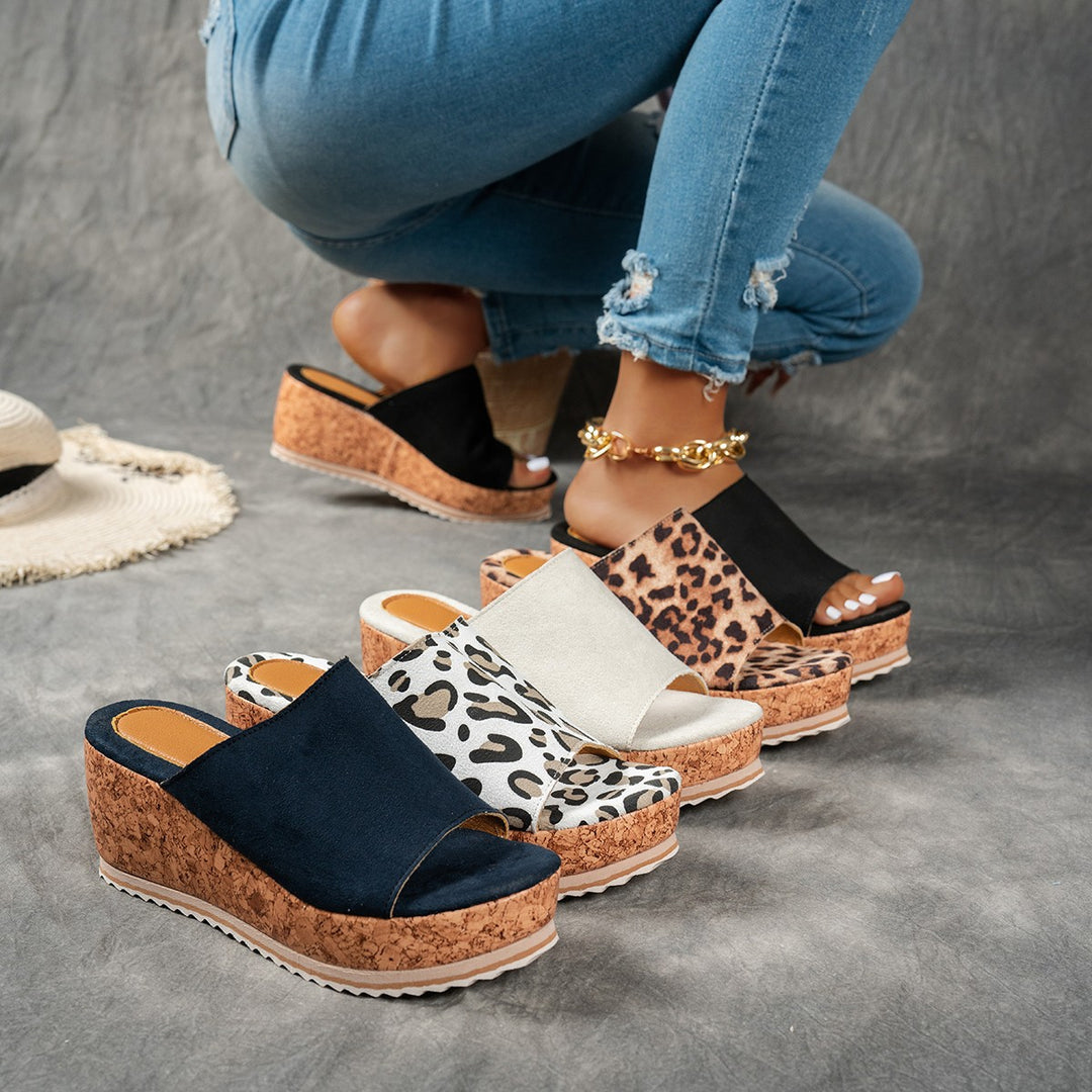 Damen Wedge-Pantoletten mit wildem Leopardenmuster und komfortabler Korksohle R&B