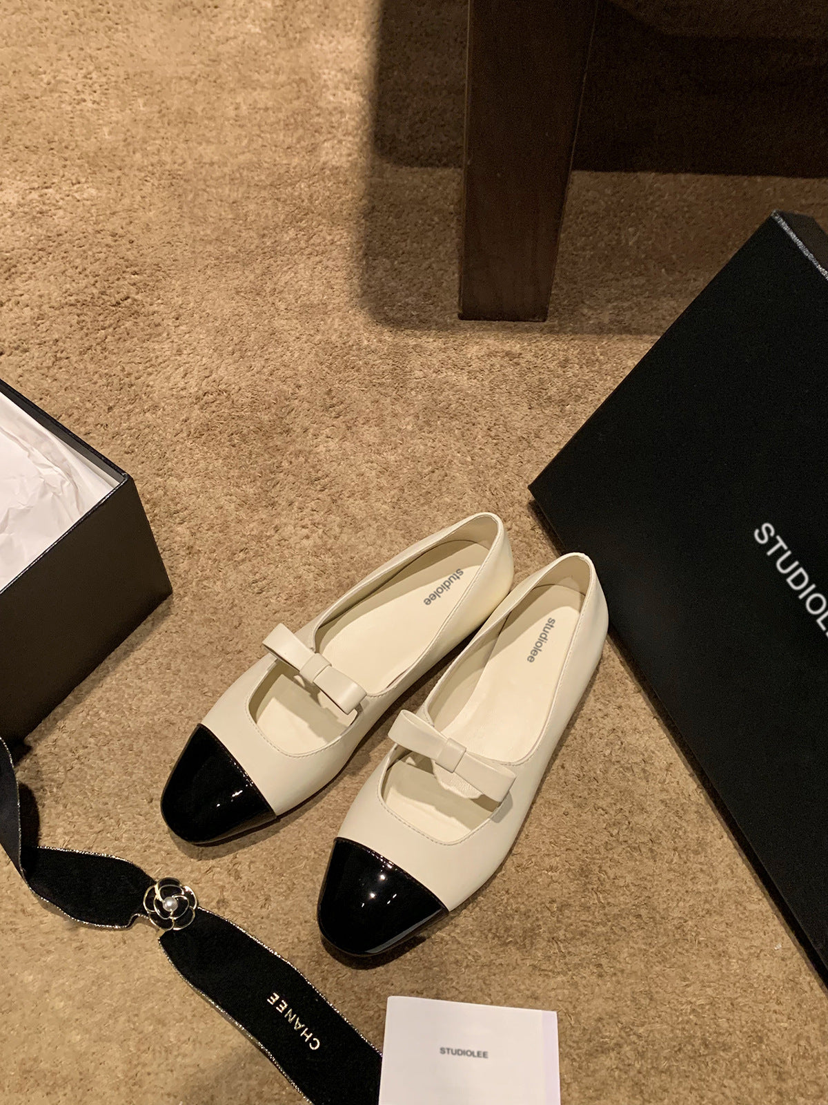 Damen Ballerinas mit dekorativem Schleifenakzent und glänzender Spitze