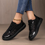 Damen Sneakers aus floralem Kunstleder mit rutschfester Sohle