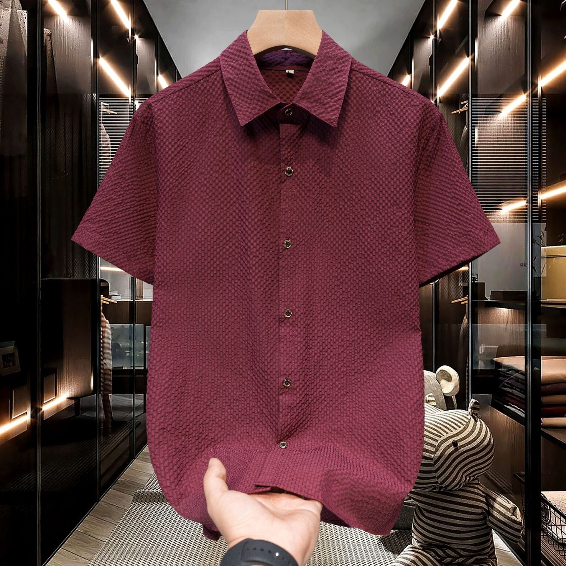 Herren Kurzarm-Hemd mit strukturiertem Design und modischen Knopfdetails