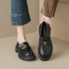 Damen elegante Mokassin-Slipper mit modischem Riemen und stabiler Gummisohle