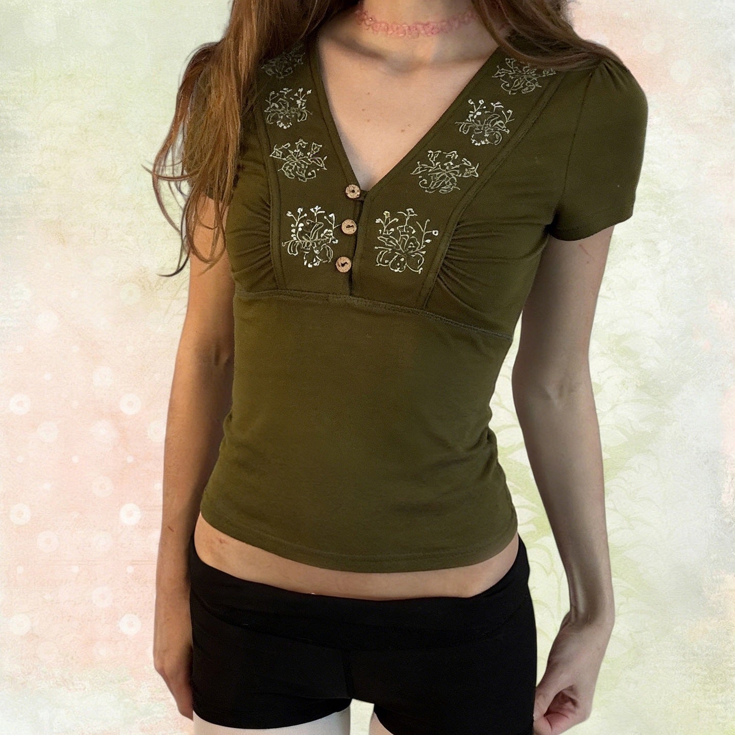 Damen Kurzarmshirt mit dekorativen Knopf- und Stickdetails R&B